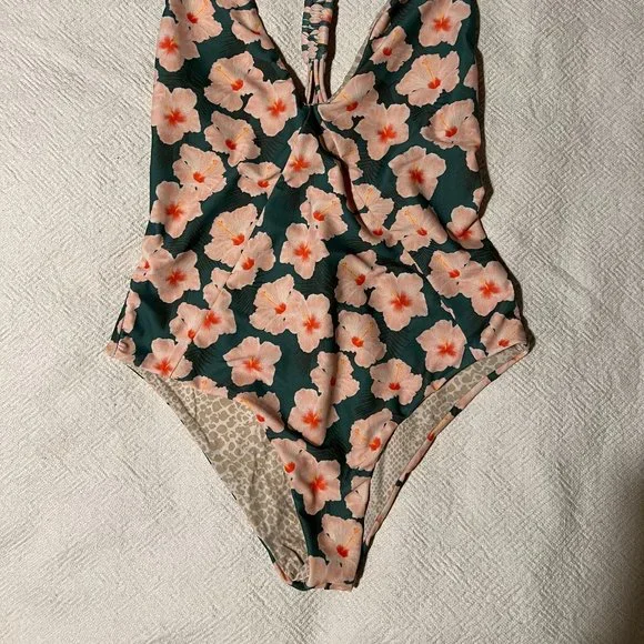 ACACIA One Piece Swimsuit, SMALL, Worn but good cond. Green + Pink Hibiscus